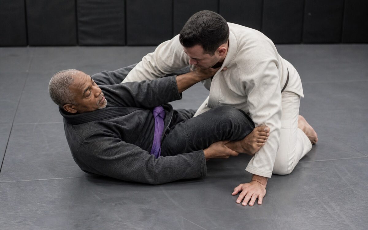 Older practitioner uses frames and a knee shield to recover half guard.